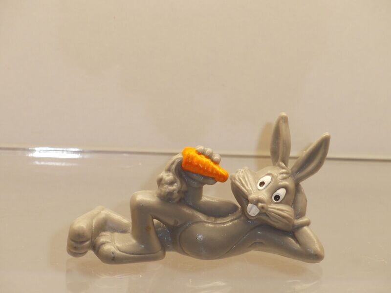 Bugs Bunny & Co.: Bully 80er Jahre: Bugs Bunny liegend teilbemalt Bugs Bunny & Co.: Bully 80er Jahre: Bugs Bunny liegend teilbemalt
