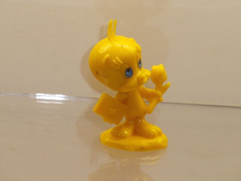 Bugs Bunny & Co.: Bully 80er Jahre: Tweety mit Liebesbrief teilbemalt Bugs Bunny & Co.: Bully 80er Jahre: Tweety mit Liebesbrief teilbemalt