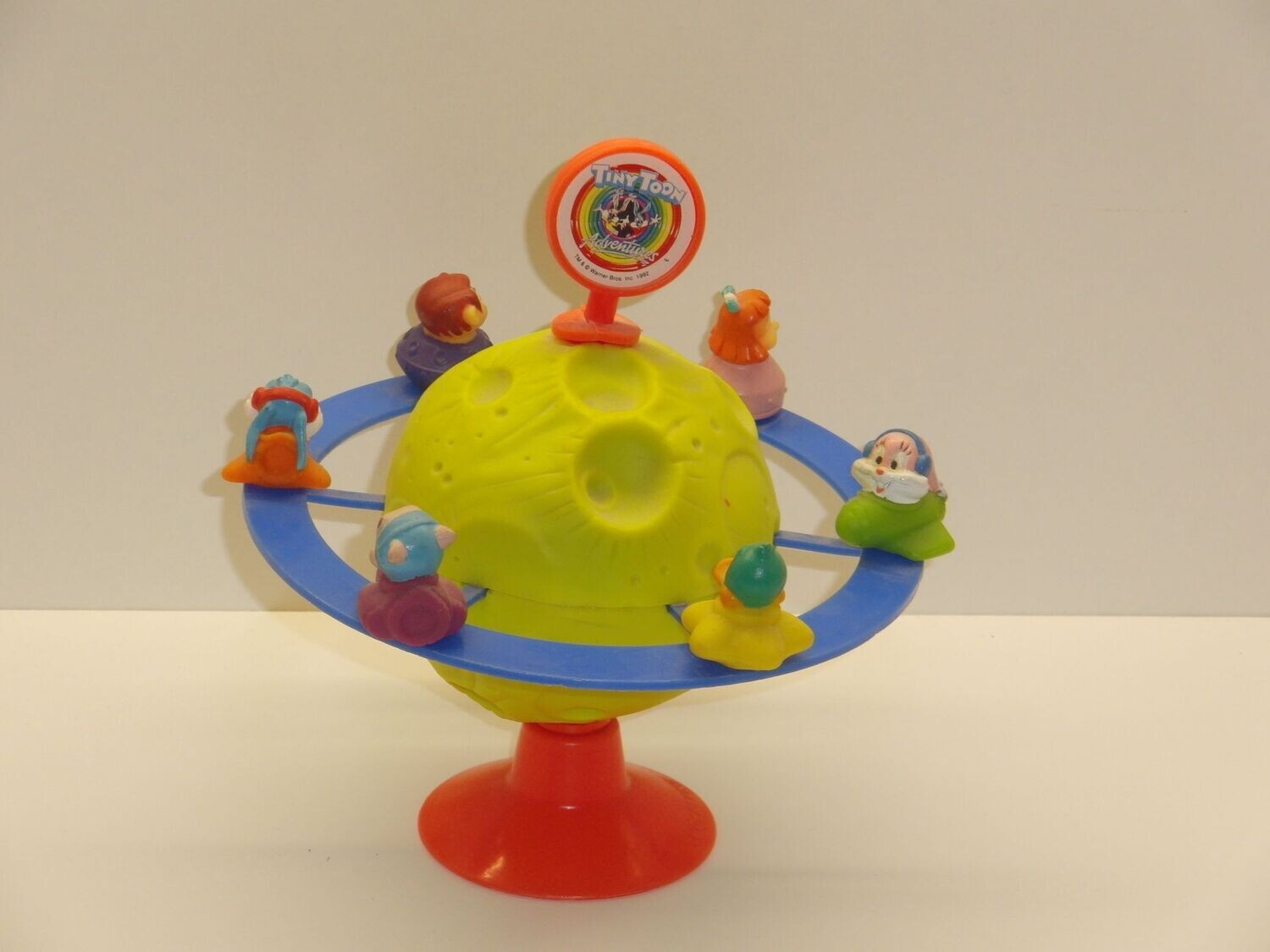 Bugs Bunny  & Co.: Tombola 90er Jahre: Tiny Toons: Planet mit alle 6 Figuren (Schild beschädigt)