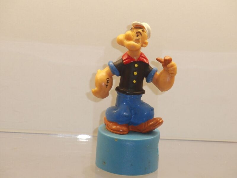 Popeye: Bully 1981: Popeye mit Pfeife (Hose hellblau) auf Spitzer Popeye: Bully 1981: Popeye mit Pfeife (Hose hellblau) auf Spitzer