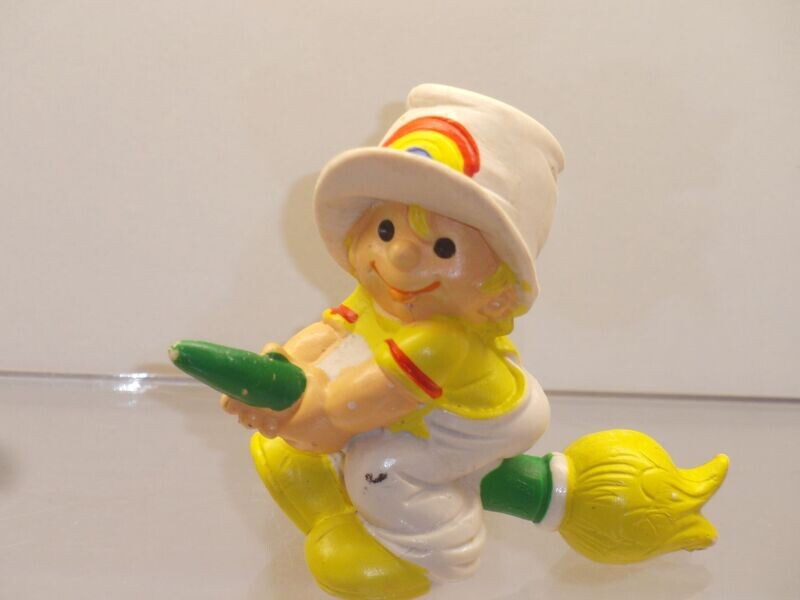 Regenbogenkinder: Schleich 1983: Gelbhard auf Besen Regenbogenkinder: Schleich 1983: Gelbhard auf Besen