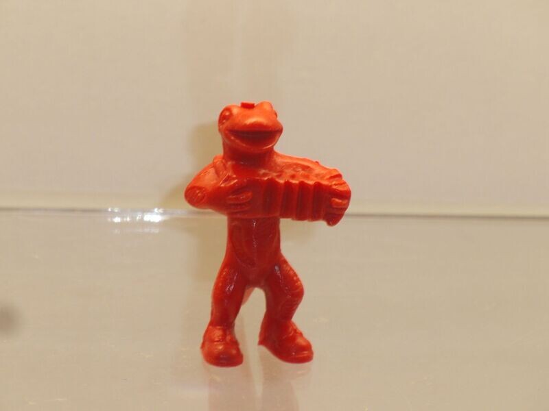 Werbefiguren: Salamander 70er Jahre: Lurchi und seine Freunde:
Lurchi-Kapelle: Lurchi einfarbig: rot (Öse fehlt )