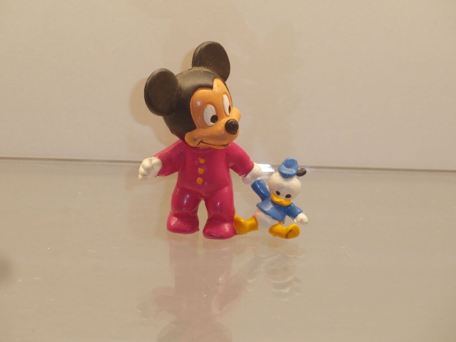 Disney: Micky Maus: Bully 80er Jahre: Baby Micky mit Puppe (Strampler rosa)