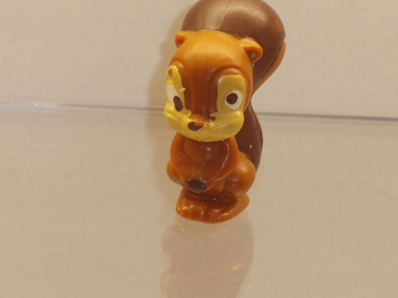 Tao Tao und seine Freunde 1984: Eichhörnchen dunkelbraunes Material Tao Tao und seine Freunde 1984: Eichhörnchen dunkelbraunes Material