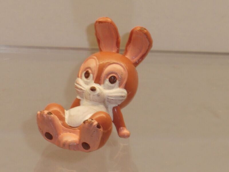 Tao Tao und seine Freunde 1984: Häschen Pooh liegend Tao Tao und seine Freunde 1984: Häschen Pooh liegend