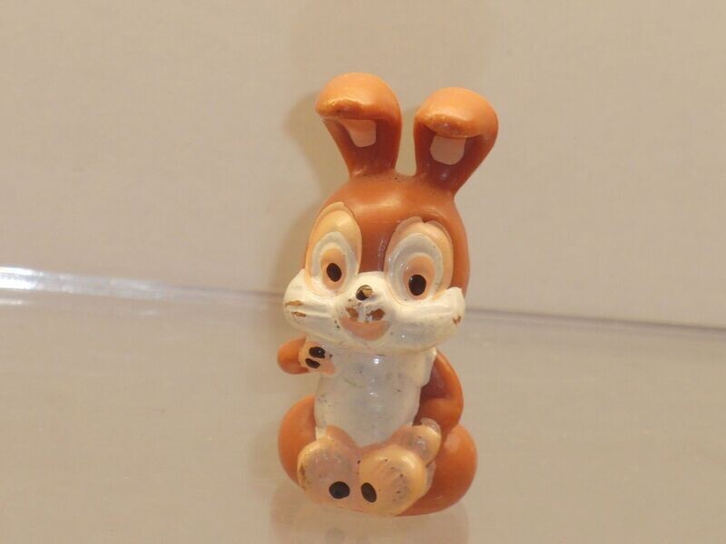 Tao Tao und seine Freunde 1984: Häschen Pooh sitzend Tao Tao und seine Freunde 1984: Häschen Pooh sitzend