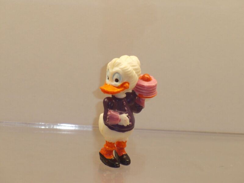 Donald's flotte Familie 1987: Oma Duck mit Schichttorte Donald's flotte Familie 1987: Oma Duck mit Schichttorte