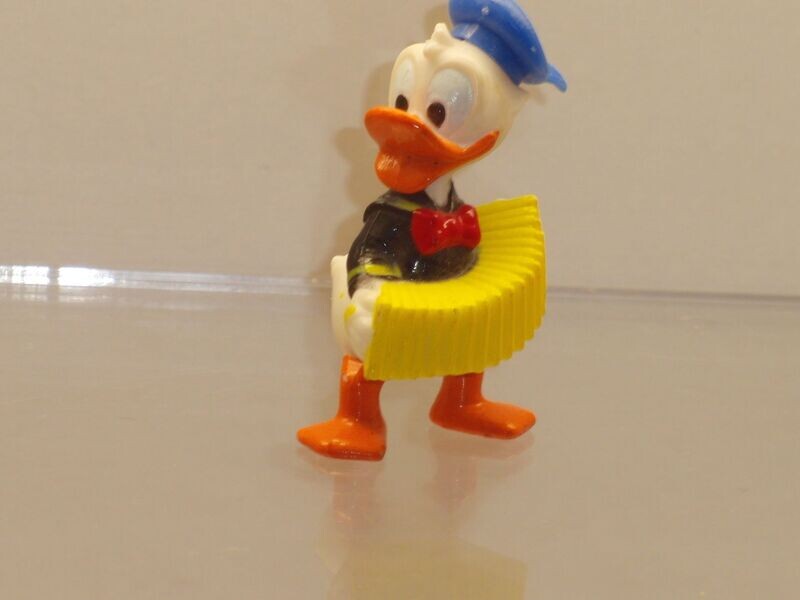 Donald's flotte Familie 1987: Donald mit Akkordeon (Mütze blau) Donald's flotte Familie 1987: Donald mit Akkordeon (Mütze blau)