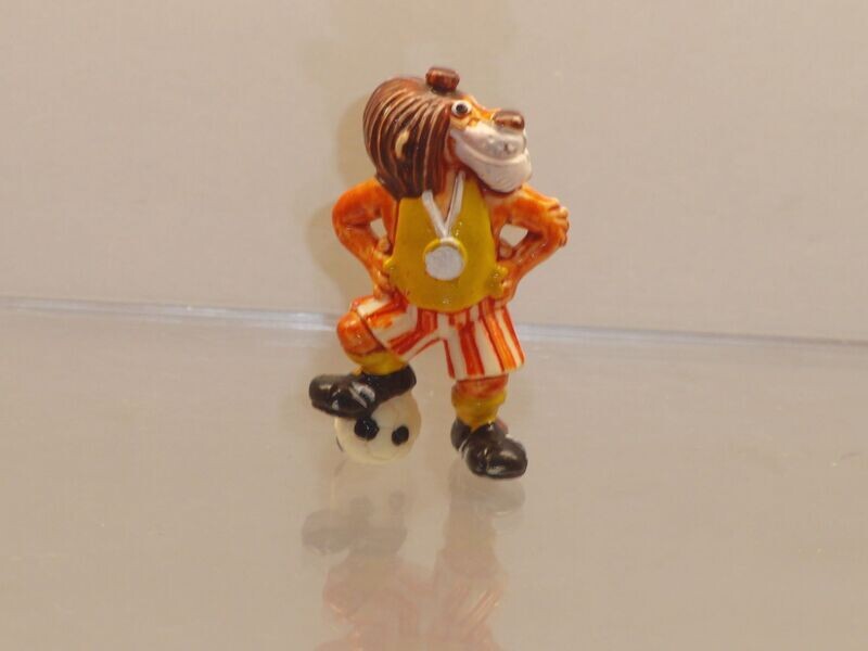Die Dribbel Boys 1990: Leo Libero ohne Krone, ohne Emblem Die Dribbel Boys 1990: Leo Libero ohne Krone, ohne Emblem