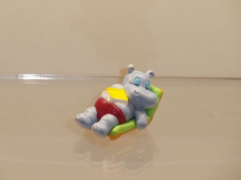 Die Happy Hippos auf dem Traumschiff 1992: Träumer Tommy, Augenlider blau bemalt Die Happy Hippos auf dem Traumschiff 1992: Träumer Tommy, Augenlider blau bemalt