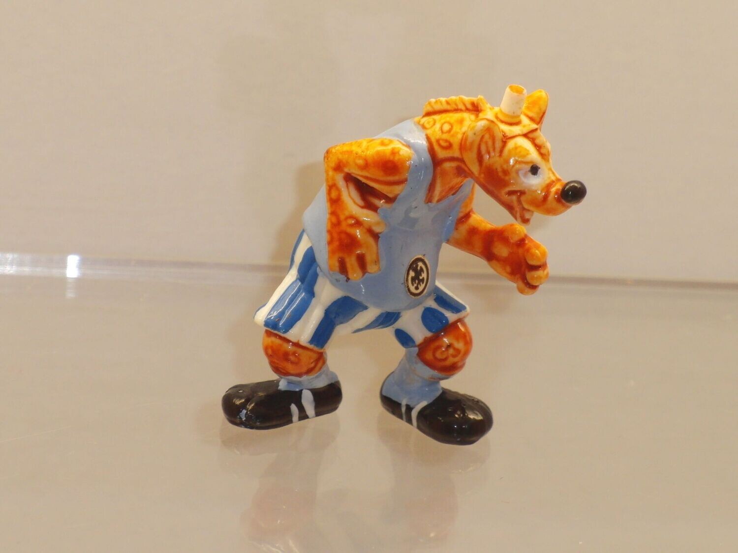 Die Dribbel Boys 1990:Tricky Tom ohne Ball, Ohren unbemalt, mit Emblem