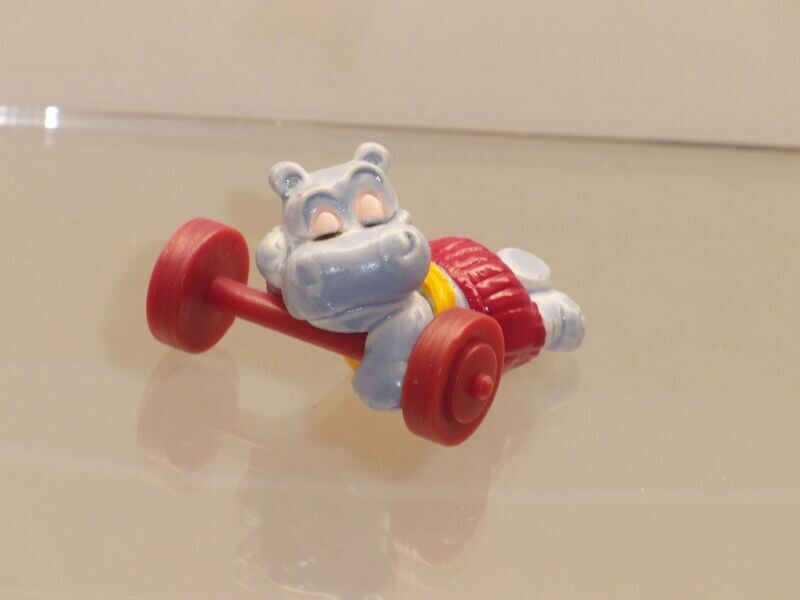 Die Happy Hippos im Fitnessfieber 1990: Träumer Tommy (Hantel 3-teilig) Die Happy Hippos im Fitnessfieber 1990: Träumer Tommy (Hantel 3-teilig)