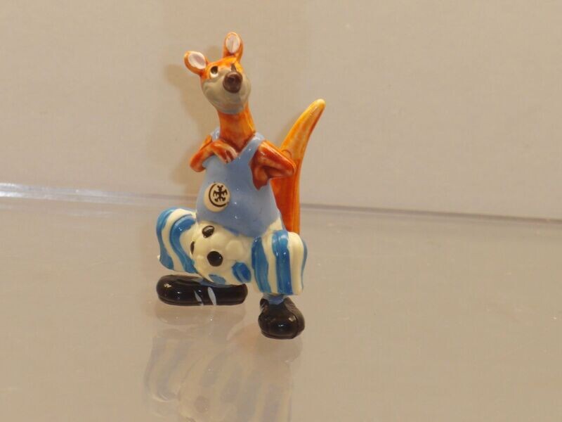 Die Dribbel Boys 1990: Beutel Berti, bemalte Schnauze, mit Emblem Die Dribbel Boys 1990: Beutel Berti, bemalte Schnauze, mit Emblem