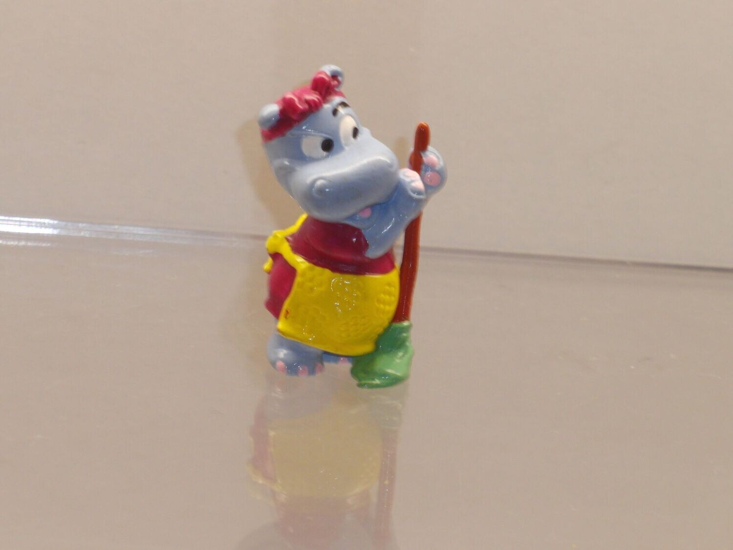 Die Happy Hippo Company 1994: Klara Klatschmaul, Schürze ohne Blumen