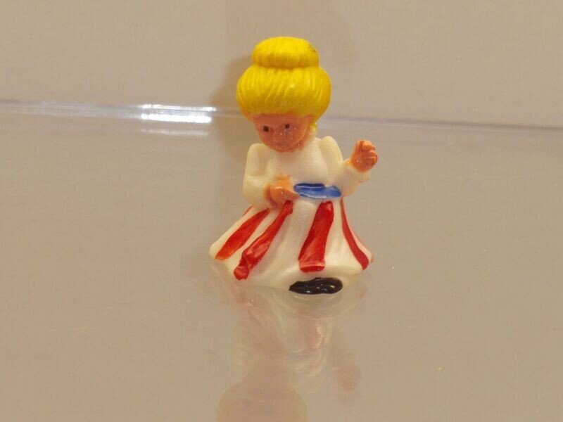 Ü-Ei-Alt-Figuren vor 1981:
Figuren der amerikanischen Revolution: Granny Ü-Ei-Alt-Figuren vor 1981:
Figuren der amerikanischen Revolution: Granny