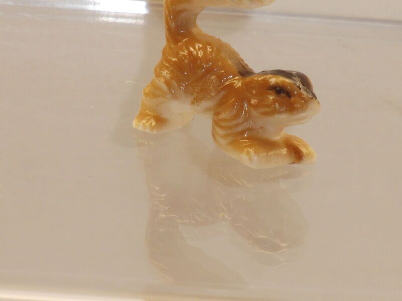Ü-Ei-Alt-Figuren vor 1981:
Waldtiere: Otter Ü-Ei-Alt-Figuren vor 1981:
Waldtiere: Otter