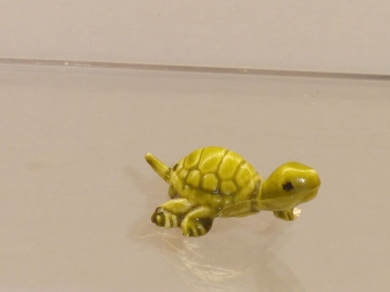 Ü-Ei-Alt-Figuren vor 1981:
Schildkröten: Landschildkröte klein (Ü-Ei-Verdacht) Ü-Ei-Alt-Figuren vor 1981:
Schildkröten: Landschildkröte klein (Ü-Ei-Verdacht)