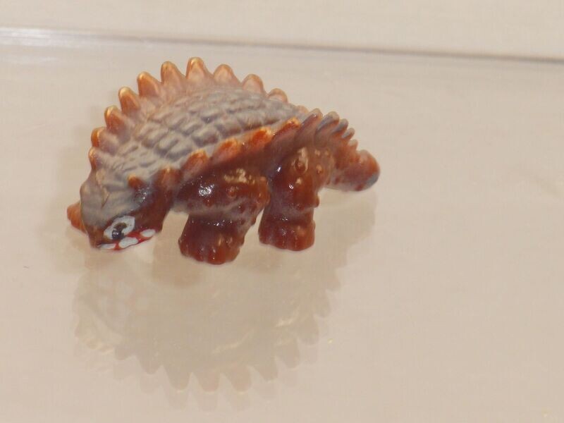 Ü-Ei-Alt-Figuren vor 1981:
Saurier 1979/80: Ankylosaurus bräunlich Ü-Ei-Alt-Figuren vor 1981:
Saurier 1979/80: Ankylosaurus bräunlich