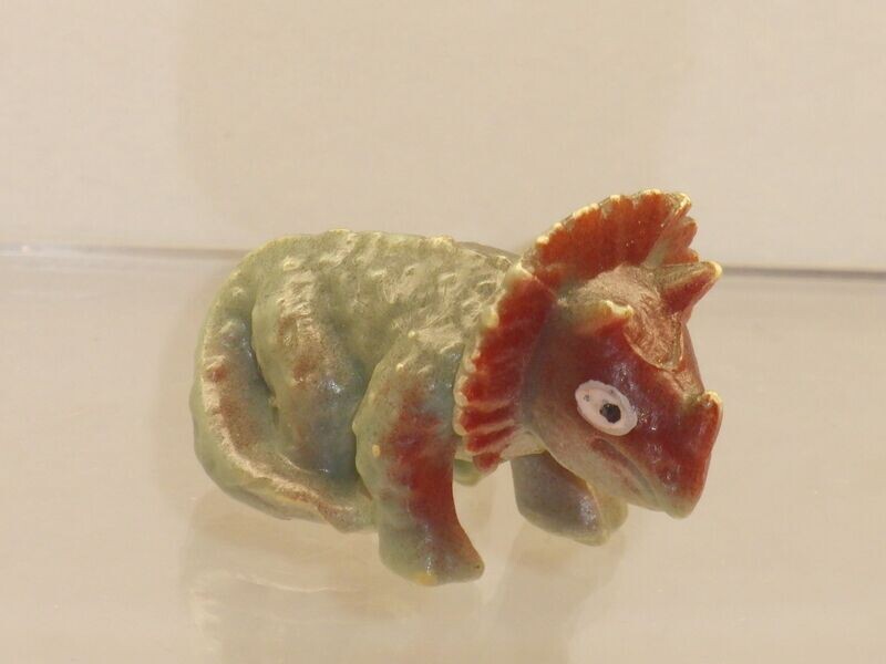 Ü-Ei-Alt-Figuren vor 1981:
Saurier 1979/80: Styracosaurus bläulich Ü-Ei-Alt-Figuren vor 1981:
Saurier 1979/80: Styracosaurus bläulich