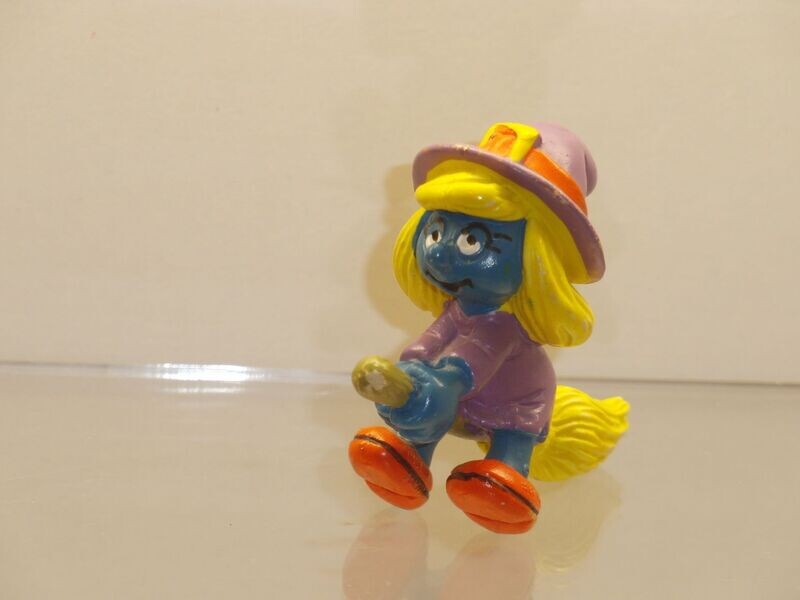 Schlumpfinchen auf Besen 2.0198 Schuhe und Hutkrempe orange Schlumpfinchen auf Besen 2.0198 Schuhe und Hutkrempe orange