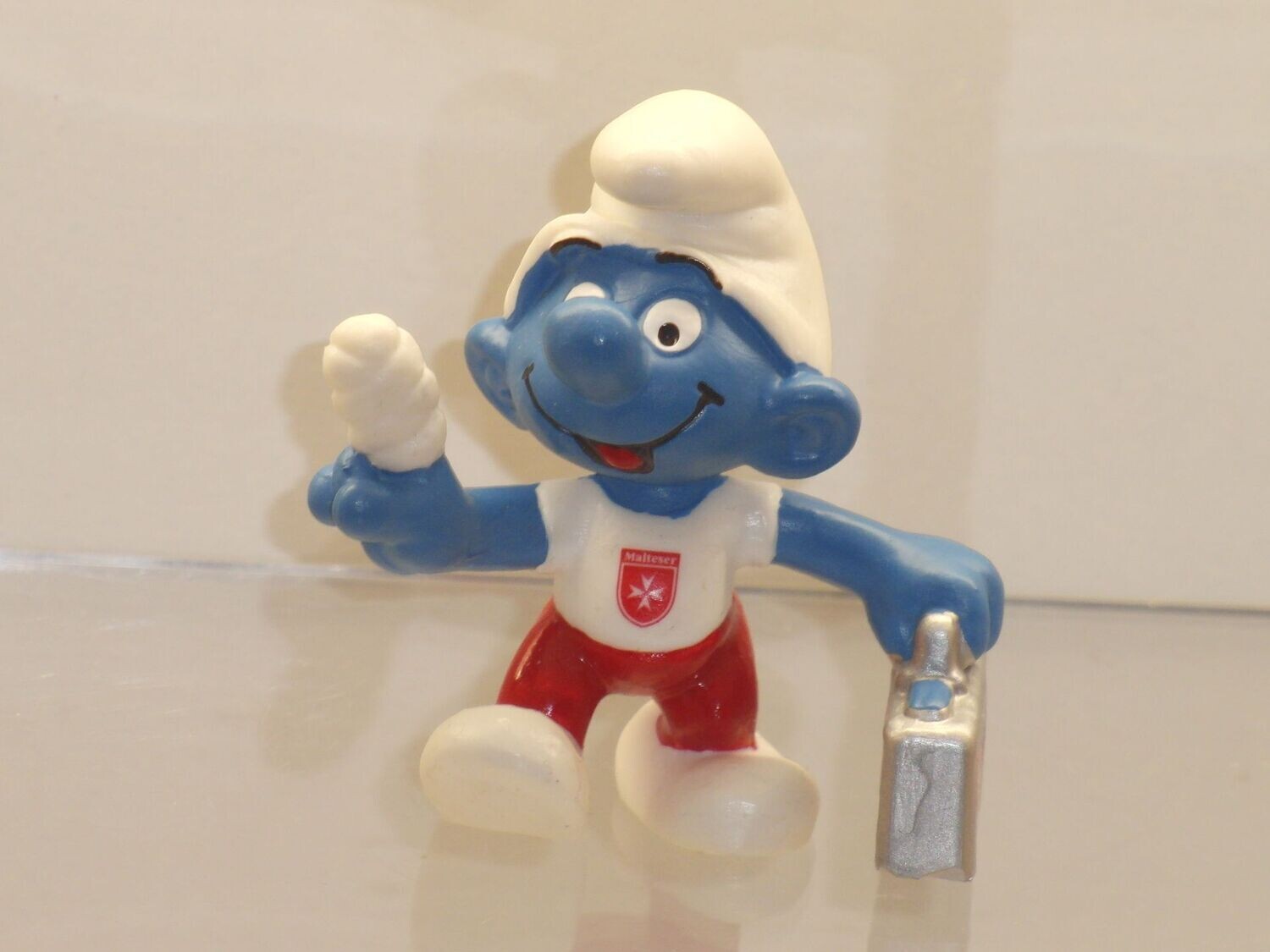 Werbeschlumpf  Malteser Sanitäter mit Koffer