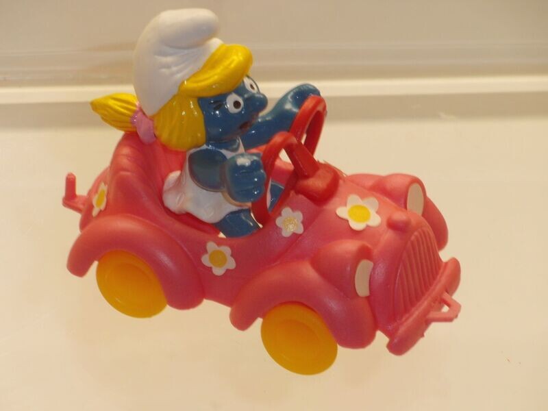 Schlumpfinchen im Auto 4.0241 (Aufgeklebte Blumen) Schlumpfinchen im Auto 4.0241 (Aufgeklebte Blumen)