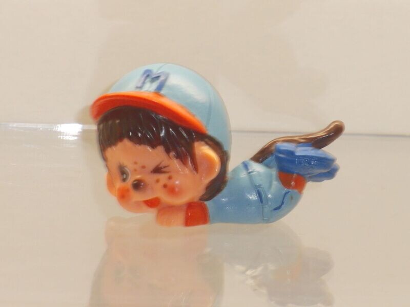 Monchhichi: Sekiguchi 1979: als Baseballspieler, liegend