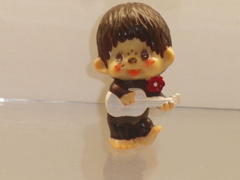 Monchhichi: Sekiguchi 1979: mit Gitarre Monchhichi: Sekiguchi 1979: mit Gitarre