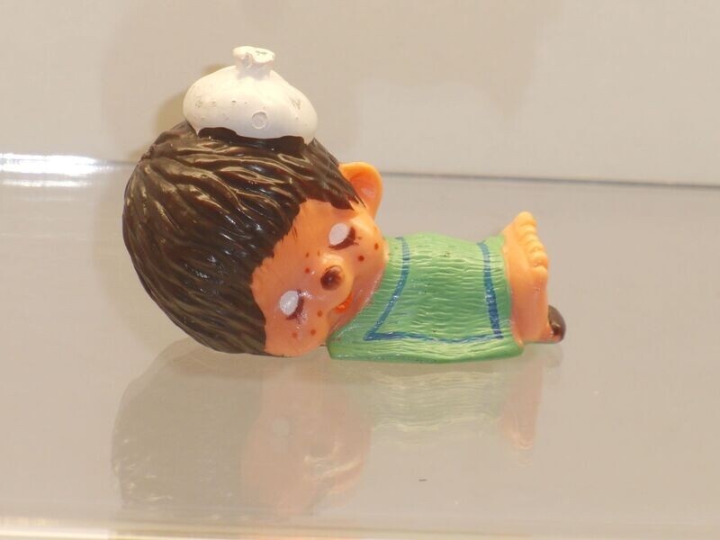 Monchhichi: Sekiguchi 1979: liegend mit Eisbeutel Monchhichi: Sekiguchi 1979: liegend mit Eisbeutel