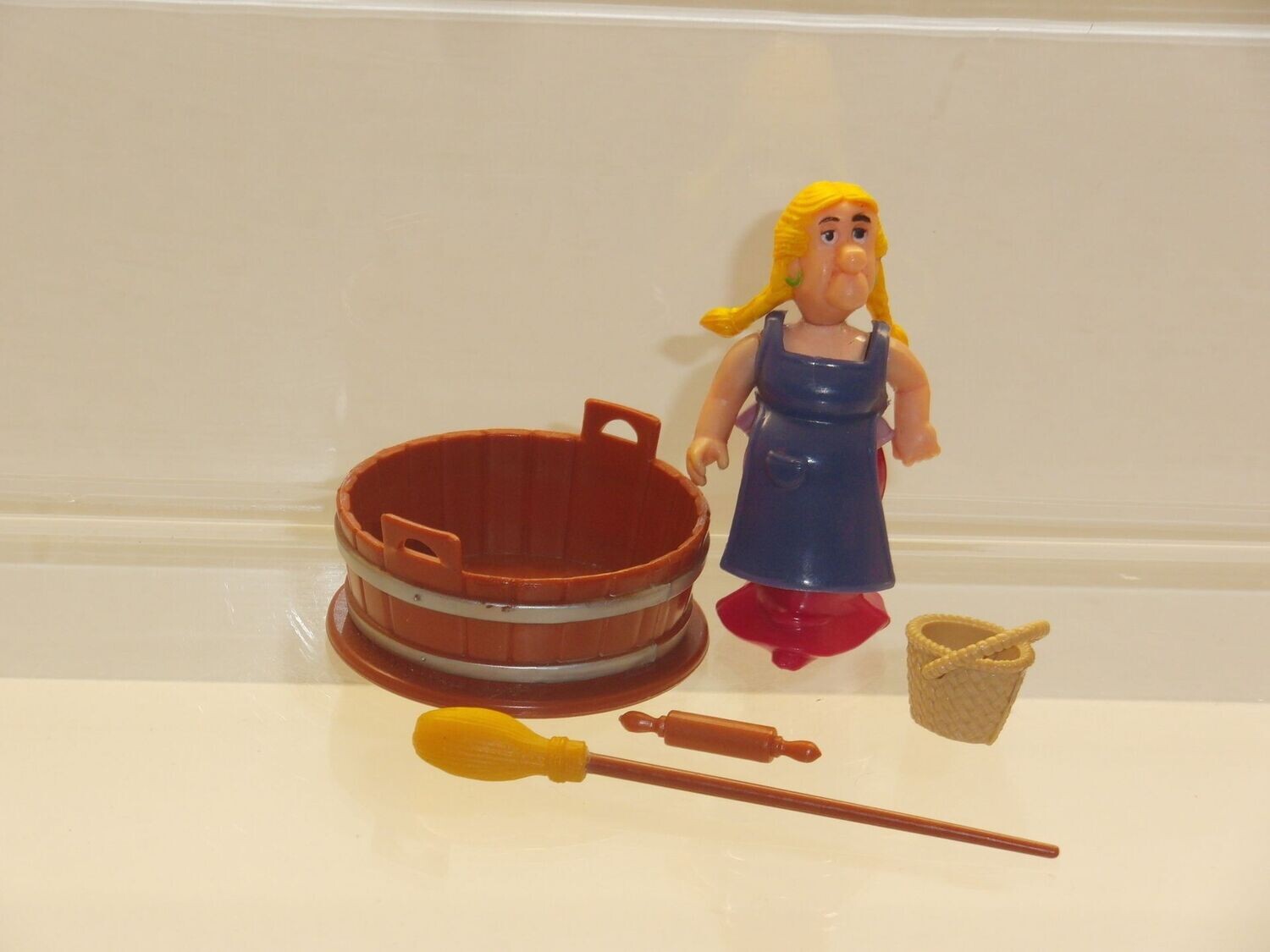 Asterix: Play Asterix/Toy Cloud 80er Jahre: Gutemine
Rock weinrot (Kopftuch fehlt)