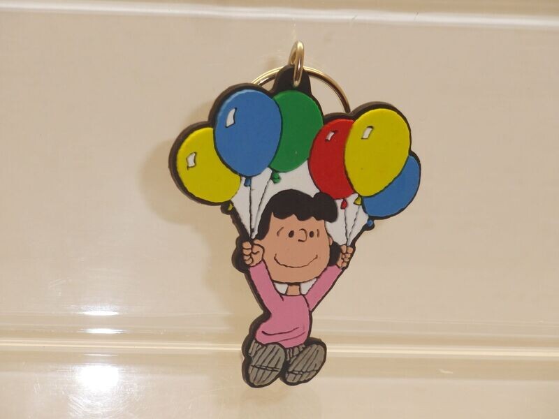 Snoopy/Peanuts: Schleich: Lucy mit Luftballons (Flachfigur als Schlüsselanhänger Snoopy/Peanuts: Schleich: Lucy mit Luftballons (Flachfigur als Schlüsselanhänger