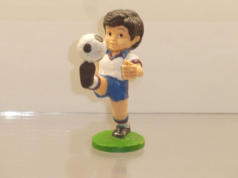 Sport Billy: Schleich 1985: Billy als Fußballer (schießend) Hemd weiß Sport Billy: Schleich 1985: Billy als Fußballer (schießend) Hemd weiß