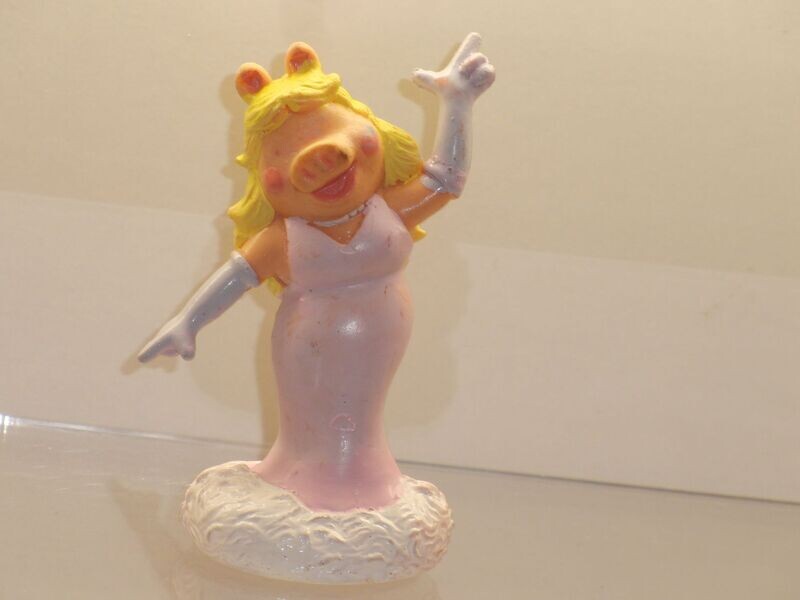 Muppet Show: 90er Jahre: Miss Piggy im Kleid Muppet Show: 90er Jahre: Miss Piggy im Kleid