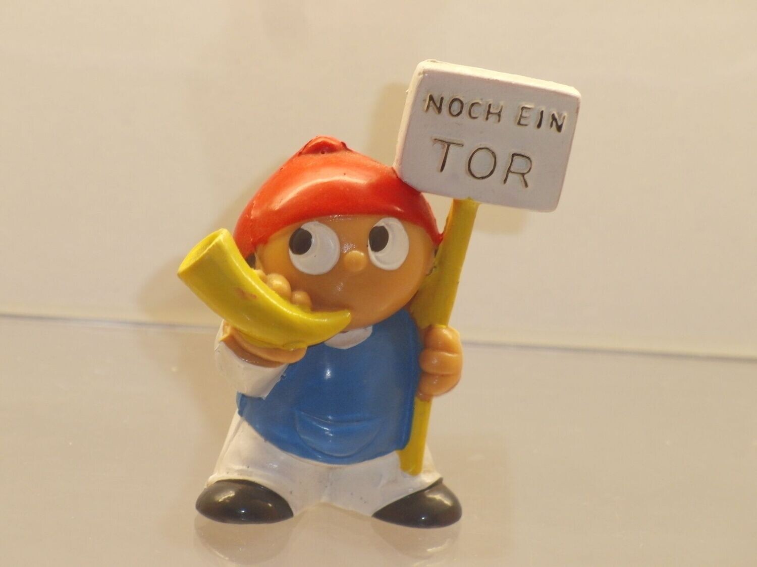 Werbefiguren: ZDF: Mainzelmännchen: John 1978: Mainzelmännchen-Fußballer: Mainzel als Fan mit Horn und Schild (rote Kappe)