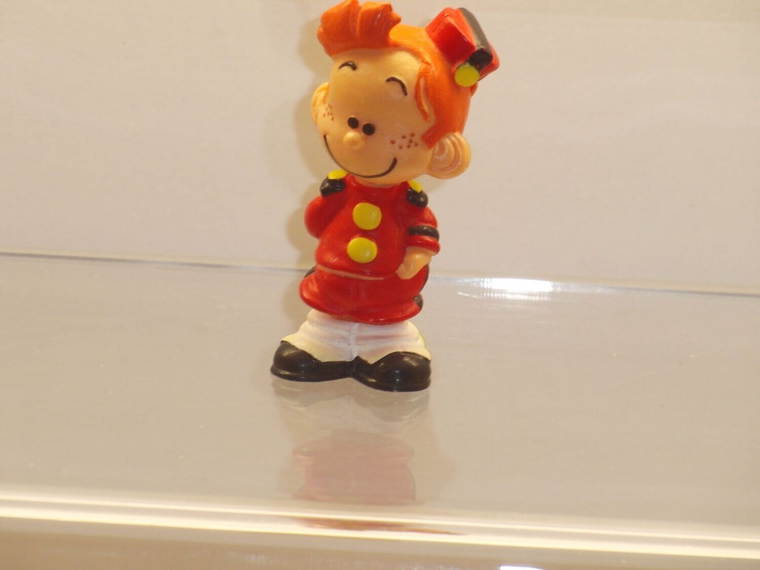 Der kleine Spirou: Plastoy 1998: Spirou mit Schleuder hinter dem Rücken