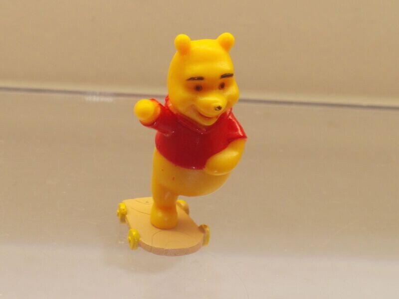Disney's Winnie Puuh: Mini-Figur: Winnie Puuh auf Skateboard Disney's Winnie Puuh: Mini-Figur: Winnie Puuh auf Skateboard