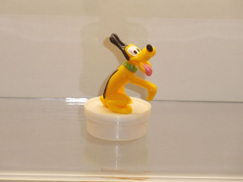 Disney: Pluto: Nestle Smarties 90er Jahre: Pluto sitzend Disney: Pluto: Nestle Smarties 90er Jahre: Pluto sitzend