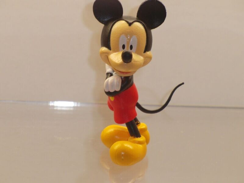 Disney: Micky Maus: Micky mit verschränkten Armen Disney: Micky Maus: Micky mit verschränkten Armen