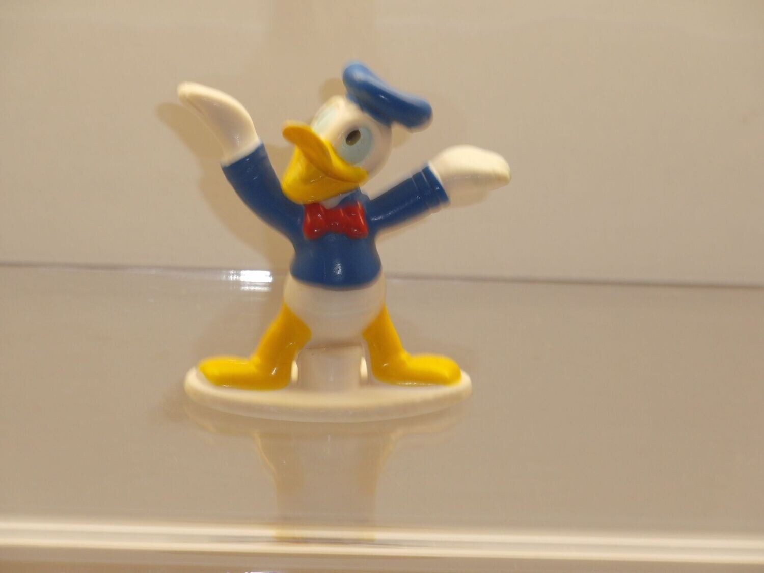 Disney Donald Duck: Nestle: 90er Jahre: Donald, beide Hände gehoben