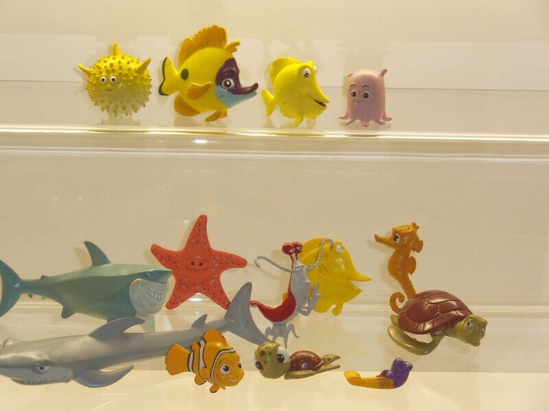 Disney's Findet Nemo/Findet Dorie: Set mit 13 verschiedenen Figuren (kein Satz) Disney's Findet Nemo/Findet Dorie: Set mit 13 verschiedenen Figuren (kein Satz)