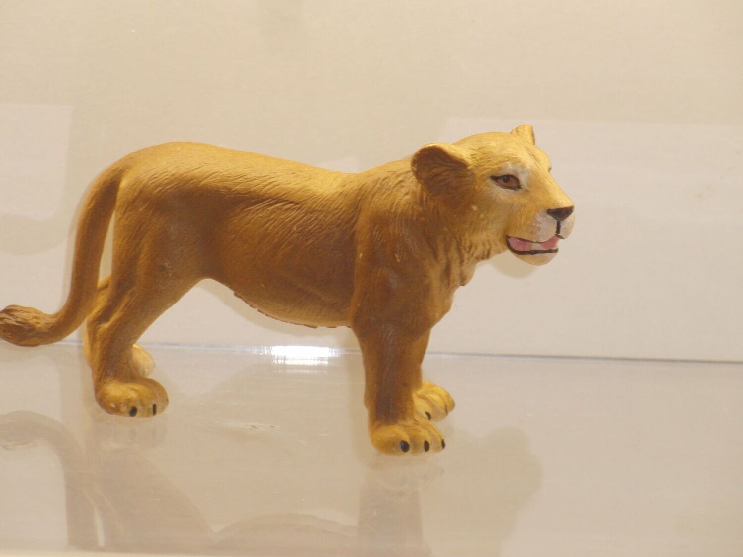 Schleich: 14184 Löwin stehend