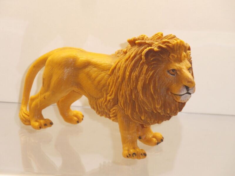 Schleich: 14137 Löwe (gelbliches Grundmaterial) Schleich: 14137 Löwe (gelbliches Grundmaterial)