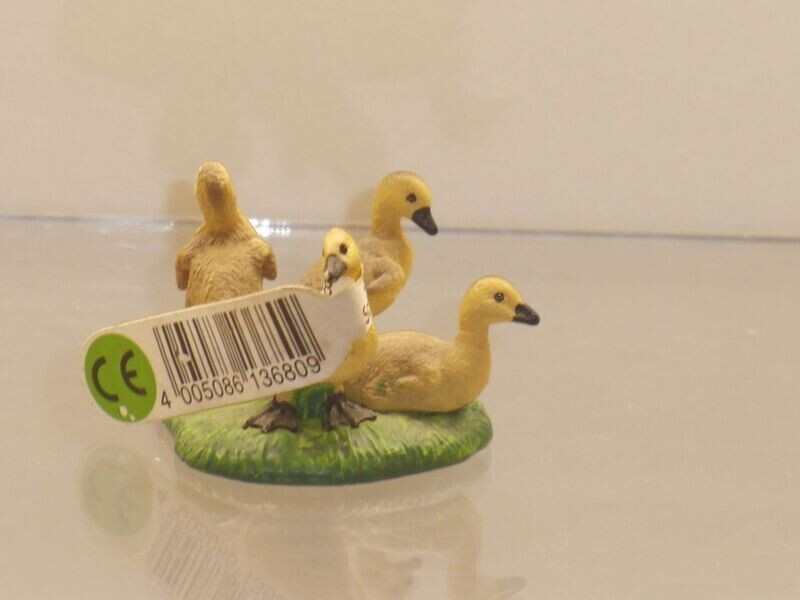 Schleich: 13680 Graugans Küken mit Fähnchen Schleich: 13680 Graugans Küken mit Fähnchen