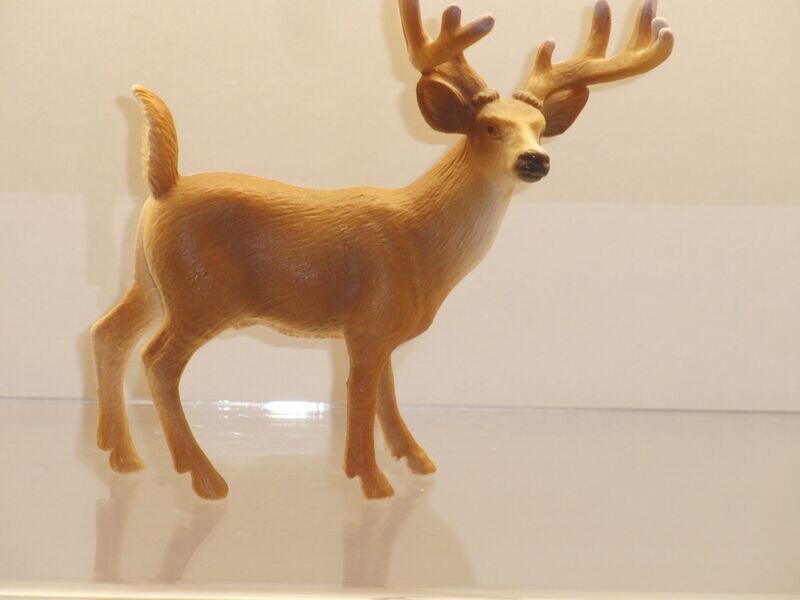 Schleich: 14253 Weißwedel Hirsch (mattbraun) Schleich: 14253 Weißwedel Hirsch (mattbraun)