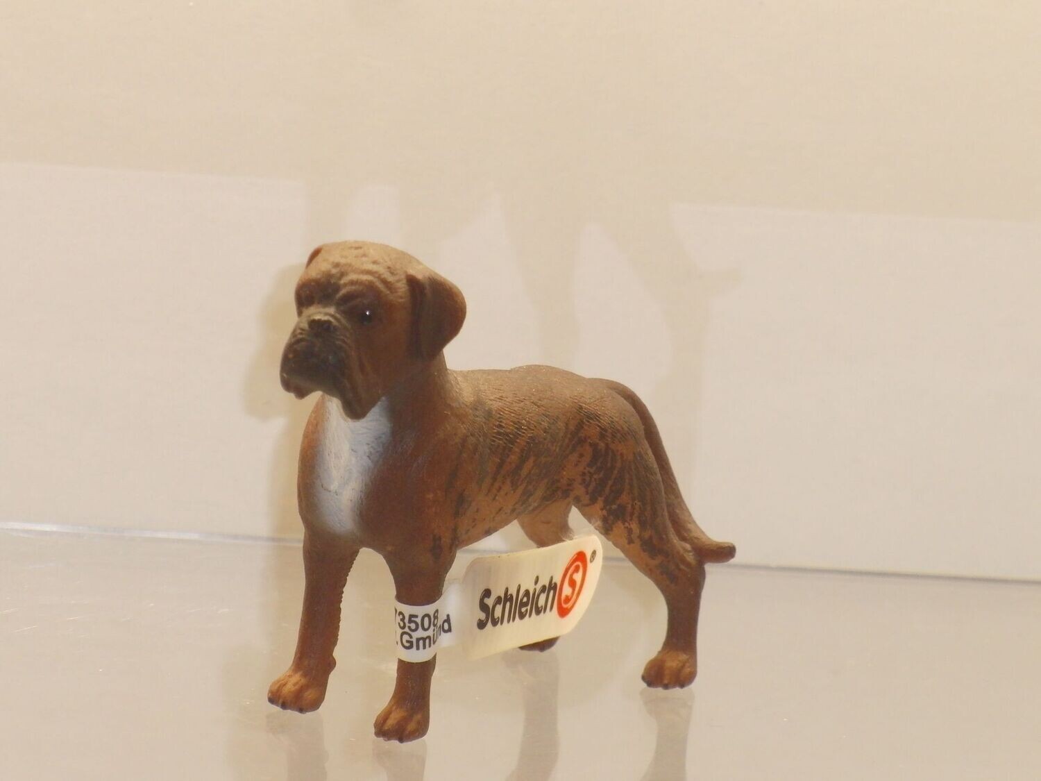 Schleich: 16389 Boxer Rüde mit Fähnchen