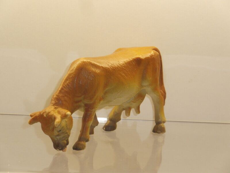 Schleich: 13205 Kuh braun grasend (hellbraun) Schleich: 13205 Kuh braun grasend (hellbraun)