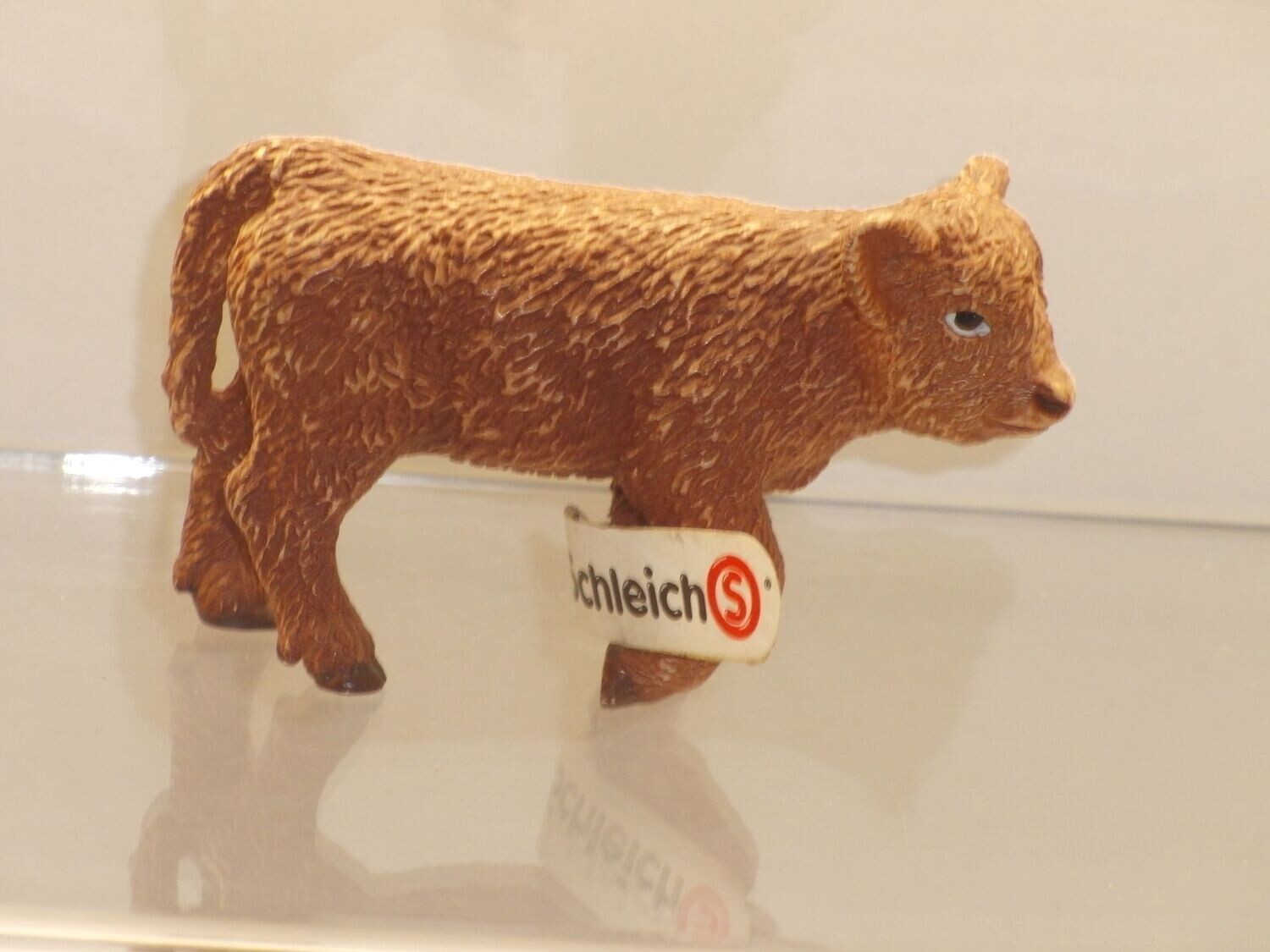Schleich: 13660 schottisches Hochlandrind Kalb mit Fähnchen