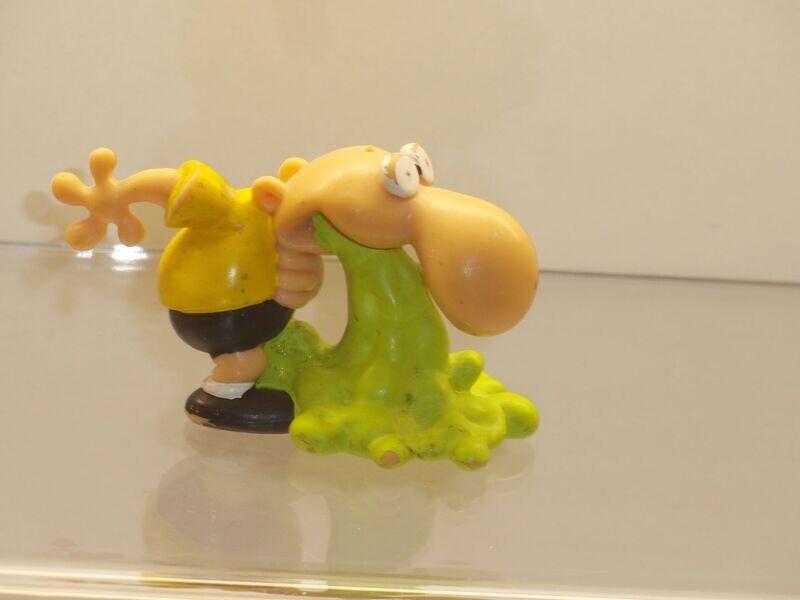 Moers Figuren: Das kleine Arschloch: kleines Arschloch kotzend (fehlende Schlüsselkette)