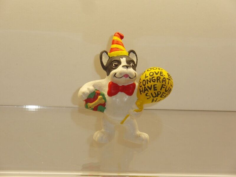 Bully Hund: Bullyland: Bully mit Luftballon und Geschenk Bully Hund: Bullyland: Bully mit Luftballon und Geschenk