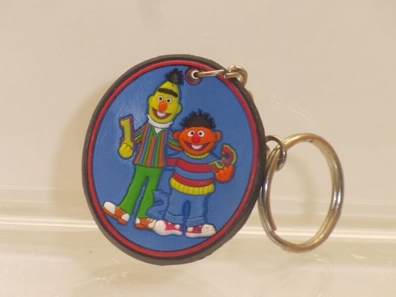 Sesamstraße: 2002: Ernie und Bert (Flachfigur als Anhänger) Sesamstraße: 2002: Ernie und Bert (Flachfigur als Anhänger)